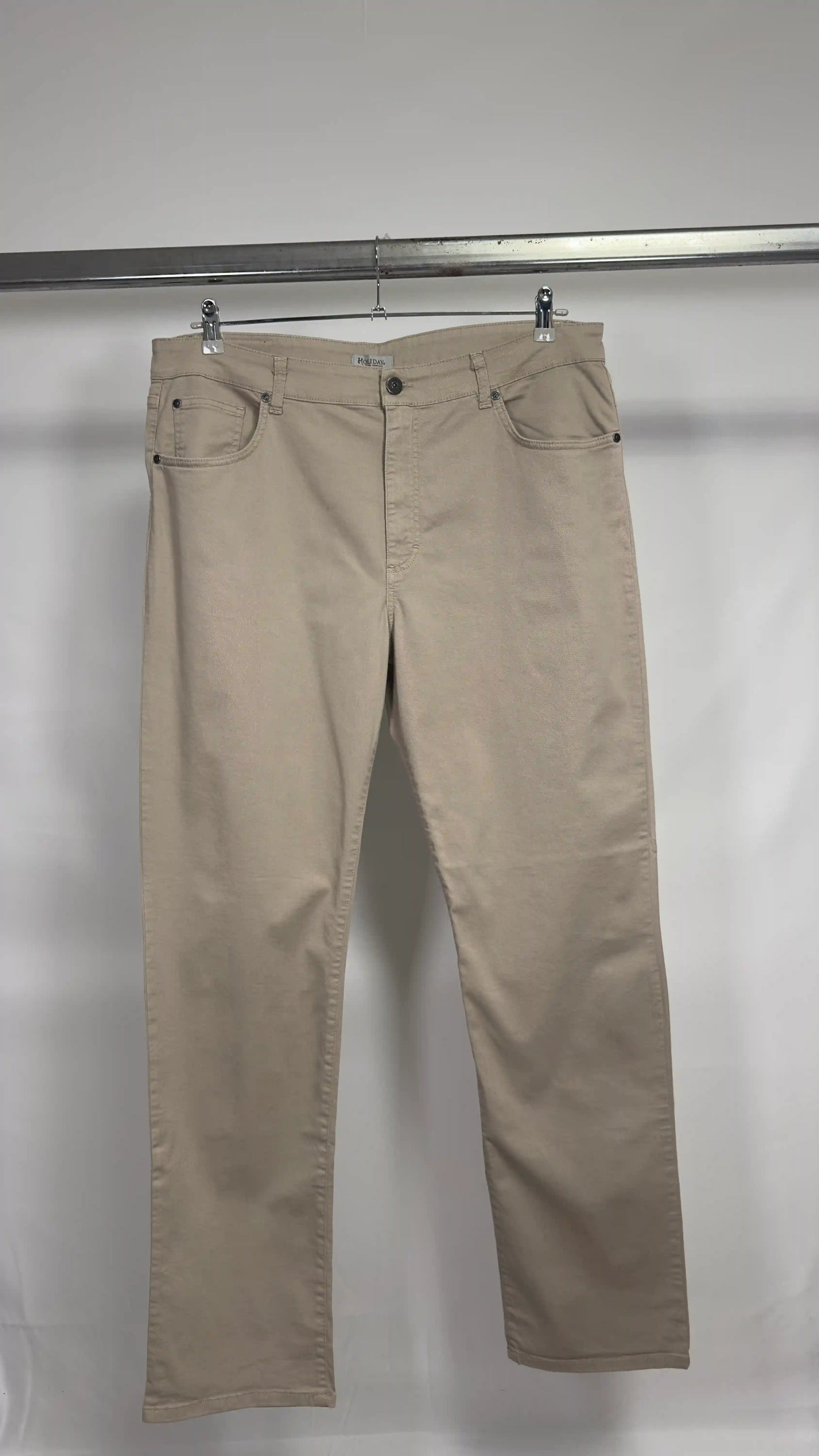 Pantalone Holiday beige uomo vista frontale su fondo bianco