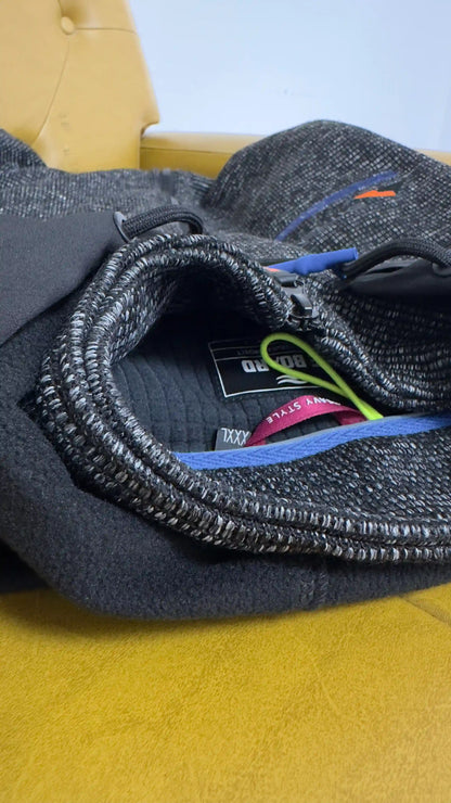 Etichetta interna Be Board e cuciture a contrasto della giacca uomo