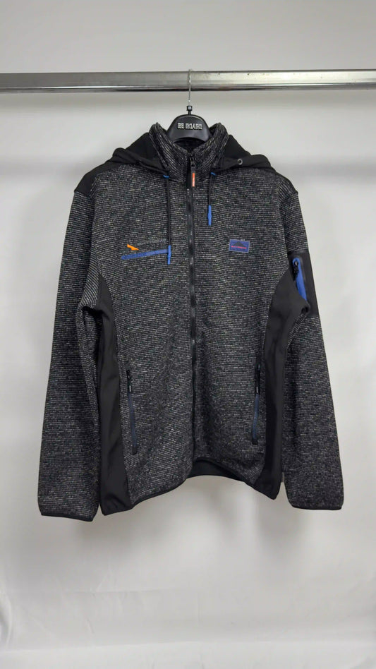 Giacca Be Board grigia con cappuccio vista frontale appesa su sfondo neutro