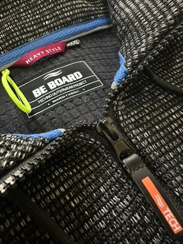 Giacca tecnica Be Board da uomo in pile nero con cappuccio e zip dettaglio cerniera – Warm Technology