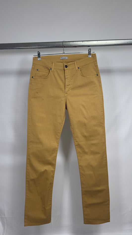 Pantalone uomo Holiday ocra vista frontale su sfondo neutro